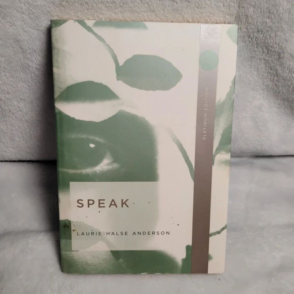 Speak by Laurie Halse Anderson Paperback
